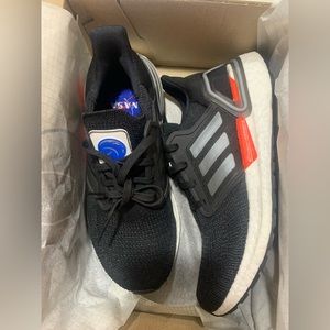 Women’s Adidas Ultraboost 20 Size 7.5